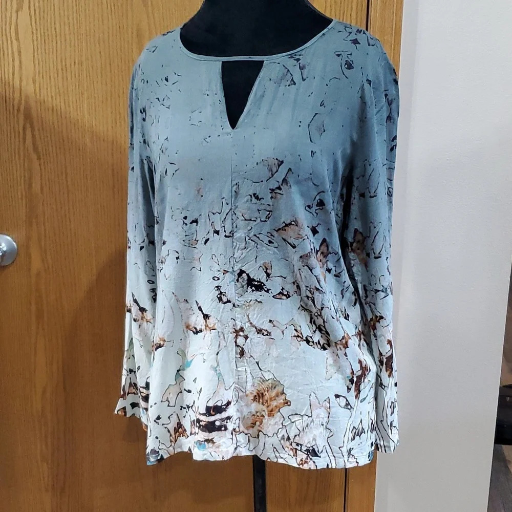 Tribal rayon ombre green abstract long sleeve tunic top